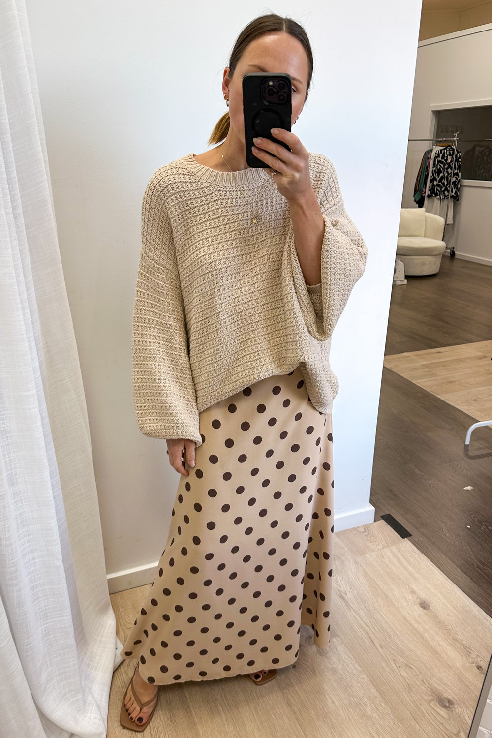 Chunky Lightweight Warm Knit Glorious Sleeves Black Beige